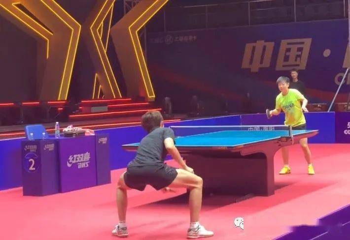 持球权交给 持球权交给